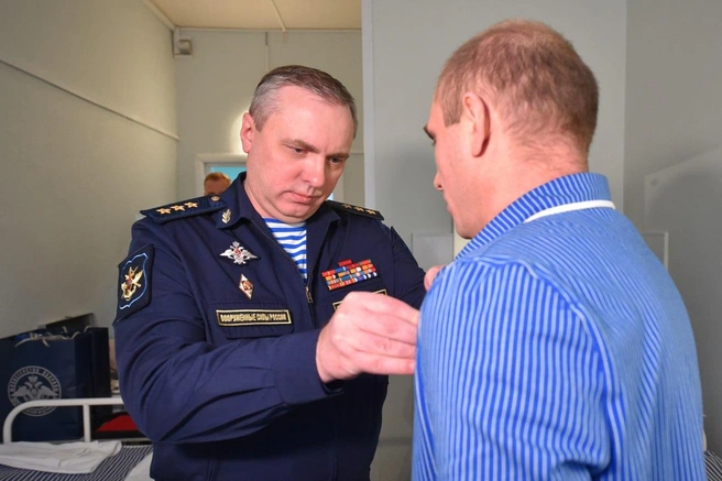 ТАСС: ушел из жизни бывший замминистра обороны Юрий Садовенко — ему было 56 лет | Источник: Минобороны России / Telegram, Юрий Садовенко — слева