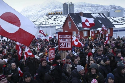 Greenland and Denmark Brace for War Over Trump's Island Bid