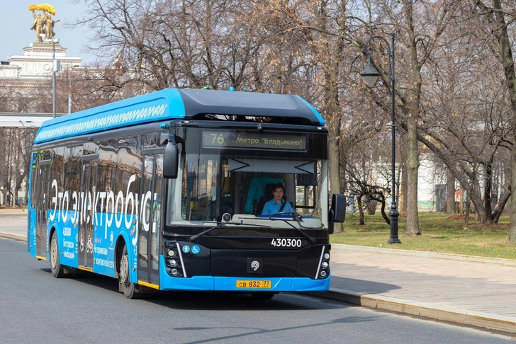 Московский электробус рядом с ВДНХ | Источник: Viktor Karasev / Alamy via Legion Media