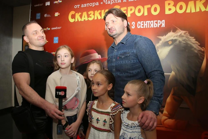 С братом Аскольдом они распределили обязанности: один занимается административными делами, другой — творчеством