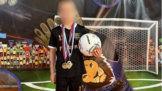 Дверь подперта холодильником, вся квартира залита бензином. Репортаж из дома, где отец убил 7-летнего сына, а затем себя