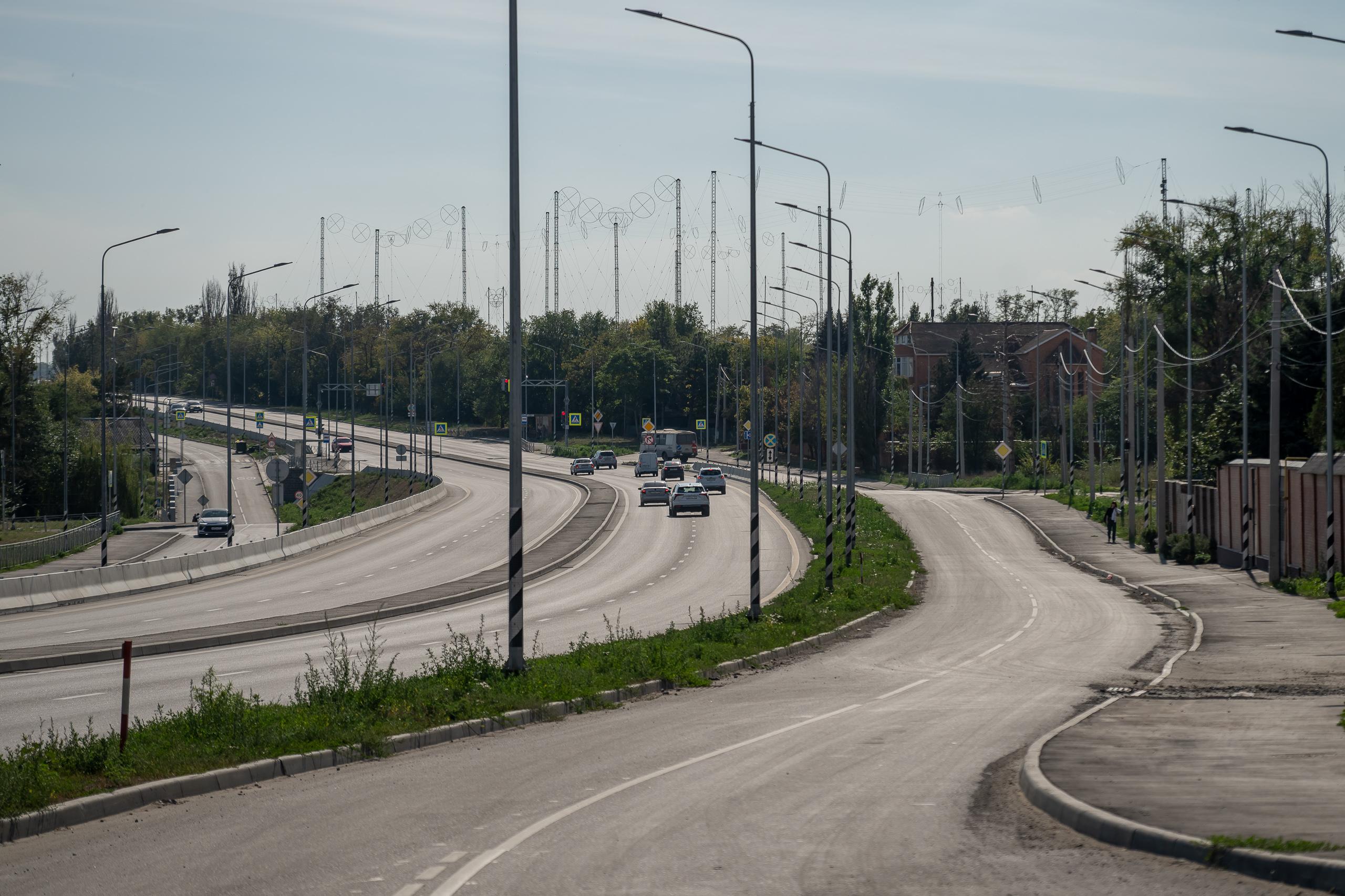 У Суворовского свой путь. Как достраивают дорогу на Вавилова — фоторепортаж
