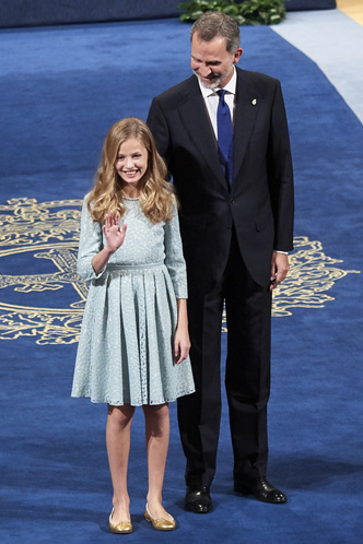 Фото №7 - Принцесса басков: как одевается будущая королева Испании Леонор