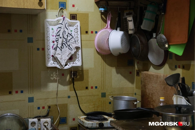 Кухня&nbsp;— это небольшой закуток напротив входной двери | Источник: Наталья Черепанова / MGORSK.RU