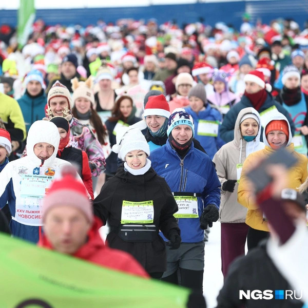 Бежали люди разных возрастов | Источник: Александр Ощепков / NGS.RU