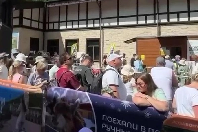Отдыхающие в Сочи недовольны двойными очередями за билетами