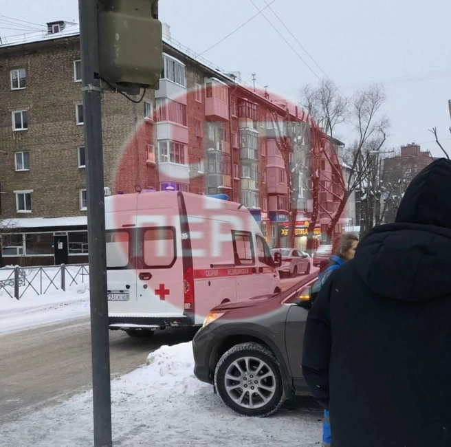 Медики тоже приехали к месту аварии | Источник: ЧП Пермь / telegram