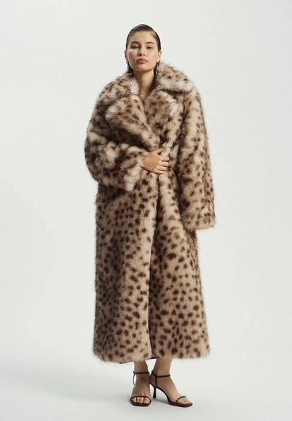 Теплые, уютные, твои: 17 лучших шуб этой зимы