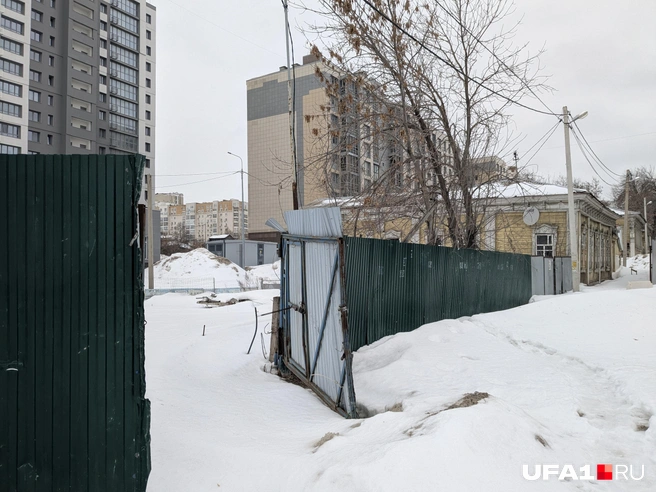 За забором просто поле | Источник: Булат Салихов / UFA1.RU