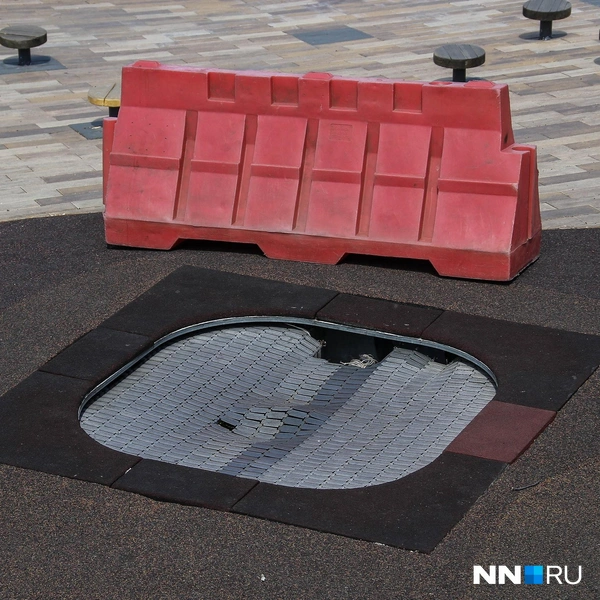 Один из батутов оказался поврежден | Источник: Наталья Бурухина / NN.RU