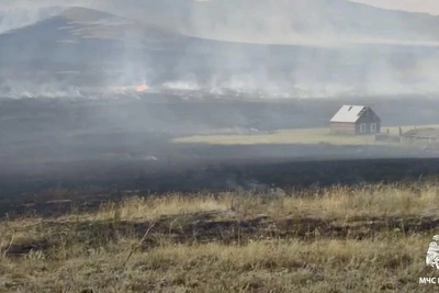 В Туве отстояли от степного пожара две чабанские стоянки