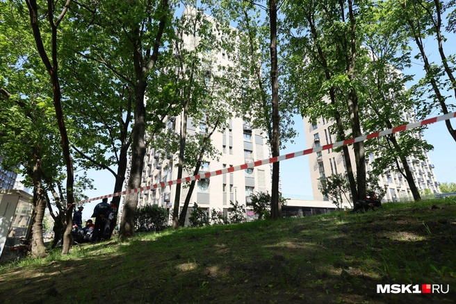 На юго-востоке Москвы у жилого комплекса работают спасательные службы | Источник: MSK1.RU
