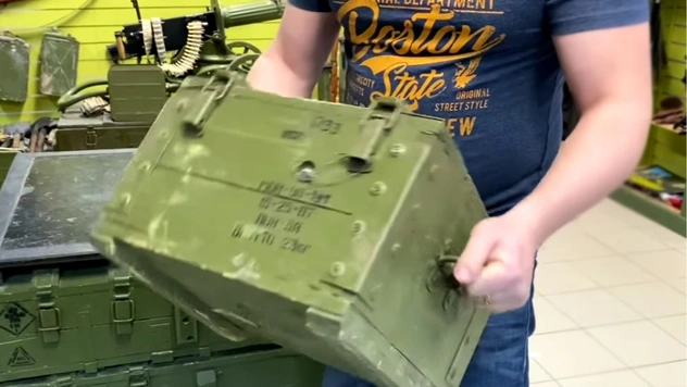 Вскрытие ящика с советской осколочной миной МОН-90 (видео)