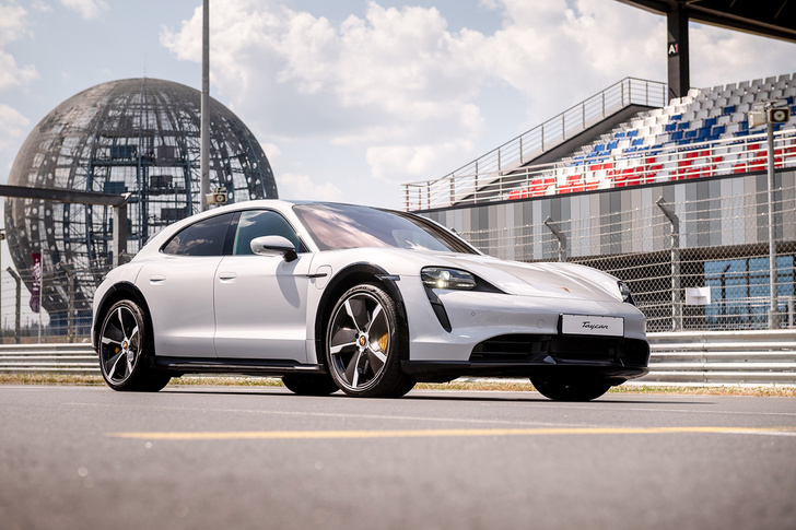 Успеть за четыре часа: как Санкт-Петербург принял Porsche World Road Show