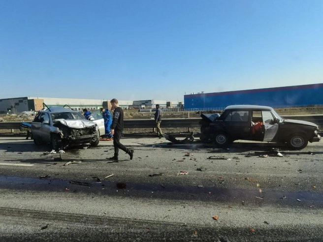 «Стоять прилично». КАД у Бугров встала из-за аварий