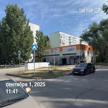 Лавку пришлось отгонять на штраф-стоянку? Или сама уехала? | Источник: «МУП „Зеленстрой“ / vk.com