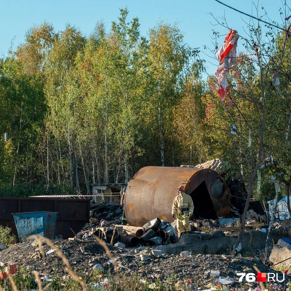 На месте взрыва долго работали сотрудники МЧС | Источник: Александр Куренной / 76.RU