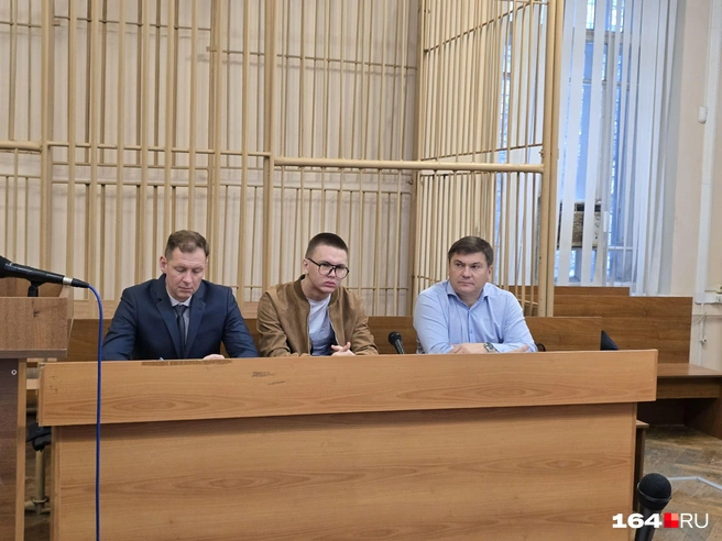 Глеба Назарова защищают два адвоката | Источник: Семен Коротов-Майбах / 164.RU