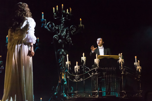 Сцена из мюзикла «Призрак Оперы»