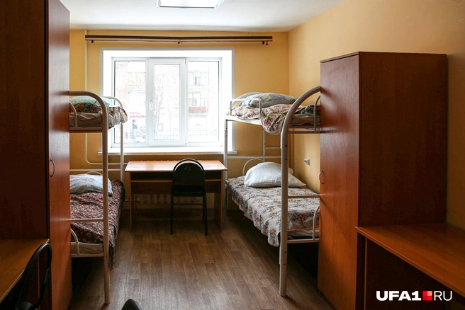 В комнате сможет поместиться семья из четырех человек