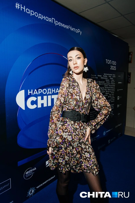 А вот эта прекрасная дама на фото&nbsp;— наш офис-менеджер Ксения. Без нее у нас нет кофе и печенья | Источник: Ксения Зимина / CHITA.RU