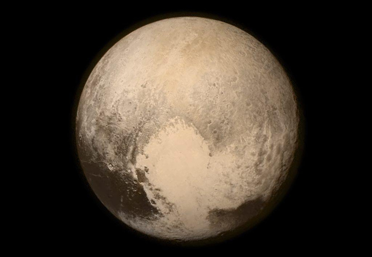 Темно ли на Плутоне?