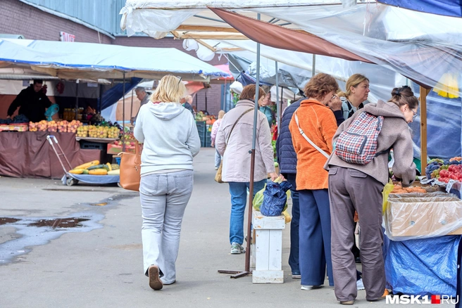Местные жители не хотят, чтобы на месте любимого рынка появилась очередная многоэтажка | Источник: Дмитрий Толстошеев / MSK1.RU