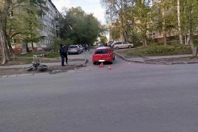 17-летний водитель мопеда пострадал в ДТП с Mazda в Дзержинском районе