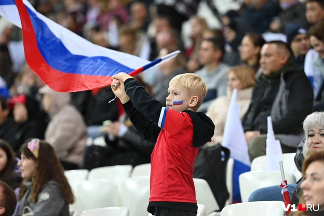 Болельщики, как всегда, были на высоте | Источник: Владислав Головня / V1.RU