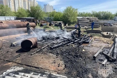 Причина густого черного дыма в Оренбурге: мусор и покрышки