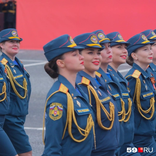 Женский парадный расчет МЧС | Источник: Тимофей Калмаков / 59.RU