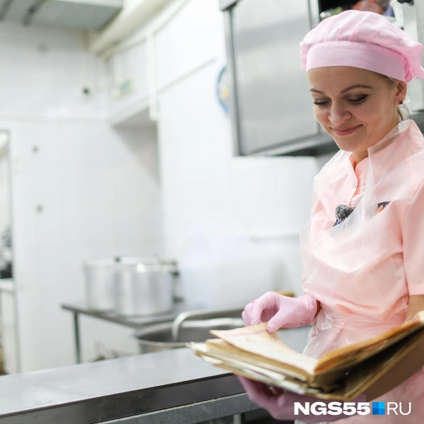 Девушка с теплом вспоминала детские годы | Источник: Евгений Софийчук / NGS55.RU