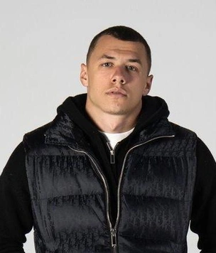 «Подо мной M5, Асфальт 8»: за сколько Макан продает легендарный BMW