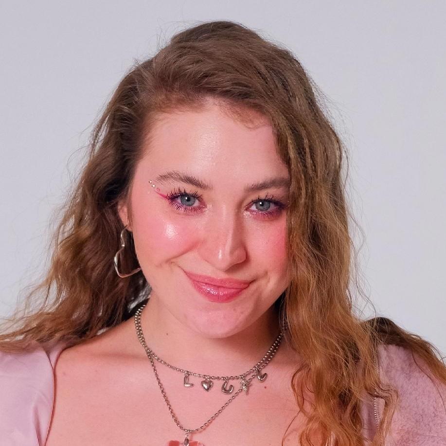 <p>Аня Виноград</p>