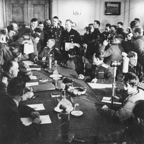 Источник: Bundesarchiv, Bild 183-J0422-0600-002 / CC-BY-SA 3.0, CC BY-SA 3.0 DE 