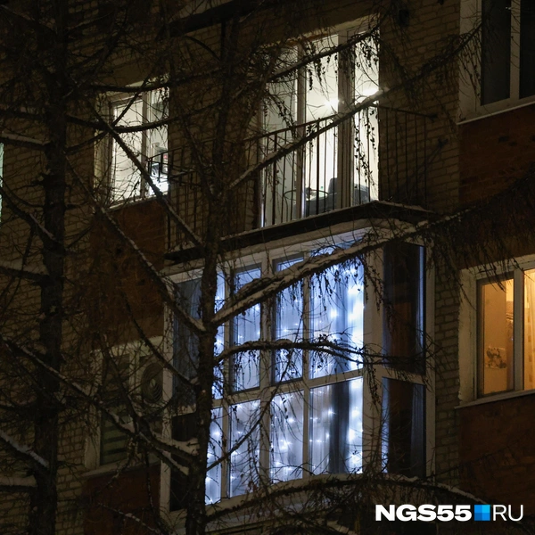 Балкон напоминает огромный аквариум, где обитают невероятные глубоководные рыбы | Источник: Евгений Софийчук / NGS55.RU