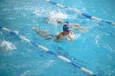 Omsk Residents Complain About 'Yunost' and 'Albatros' Pool Conditions