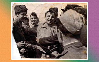 Нарушил запрет командира части: история первого фото Юрия Гагарина после приземления под Саратовом