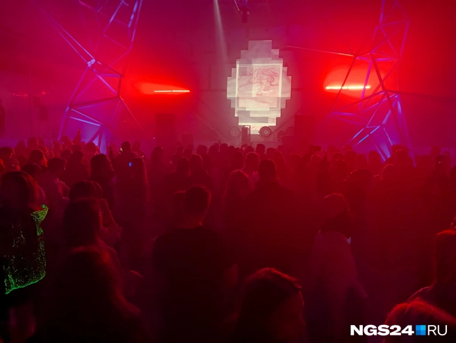 Люди собрались ближе к 23:00 | Источник: Никита Шайхутдинов / NGS24.RU