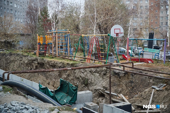 После работ СГК должно восстанавливать благоустройство, что стоит немалых средств | Источник: Александр Ощепков / NGS.RU