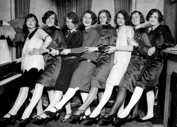 Верх разврата: 4 вещи, которые нельзя было фотографировать женщинам в начале XX века