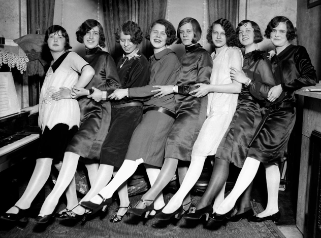 Верх разврата: 4 вещи, которые нельзя было фотографировать женщинам в начале XX века