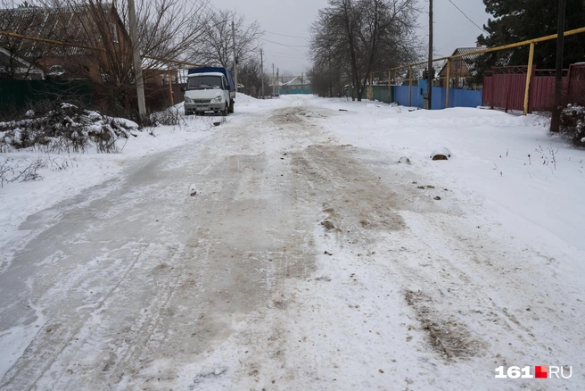 К слабому напору воды в кранах жители уже привыкли | Источник: Евгений Вдовин / 161.RU