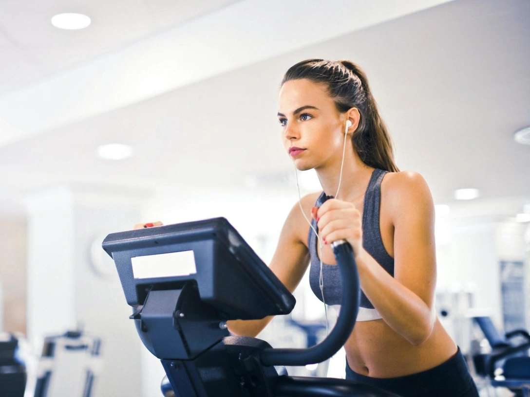 Уход за волосами в спортзале: все, что вам нужно знать | marieclaire.ru