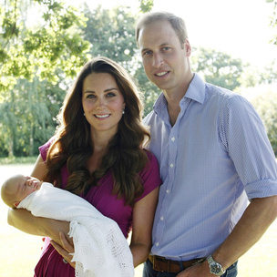 Дружная семья: первые фото сына Кейт Миддлтон и принца Уильяма