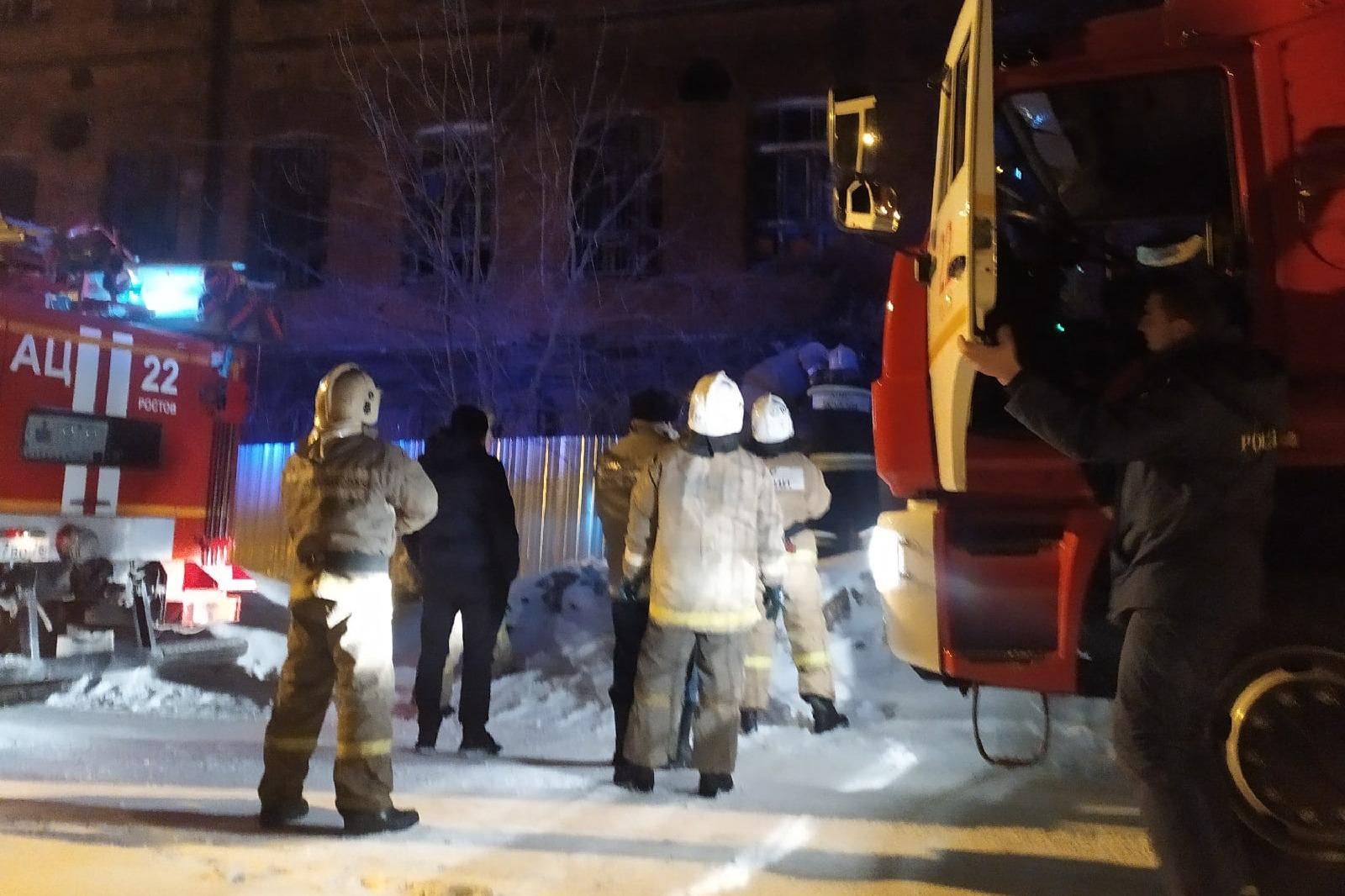 В Ярославской области, Ростове Великом произошел пожар в здании торгового  центра | ЧП в Ярославской области 30 марта 2022 | Пожар на «Рольме», Ростов  Великий - 31 марта 2022 - 76.ру