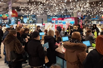 Женщины Волгограда осадили магазины, чтобы обналичить сертификаты