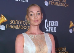 Волочкова снова отбивается от хейтеров: «Их физиономии на аватарках выражают то лицо, чем садятся на крыльцо»