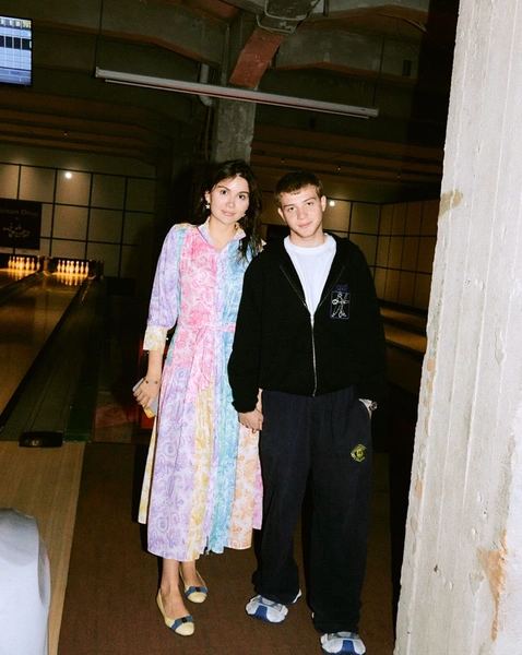 Марьям Тилляева с женихом Арно | Источник: Соцсети