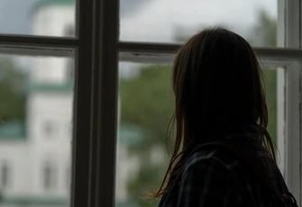 «Пожилая мама устраивает мне агрессивные протесты. Справляюсь с ней, иногда силой, и чувствую себя виноватой»
